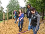 Menschen auf der Slackline